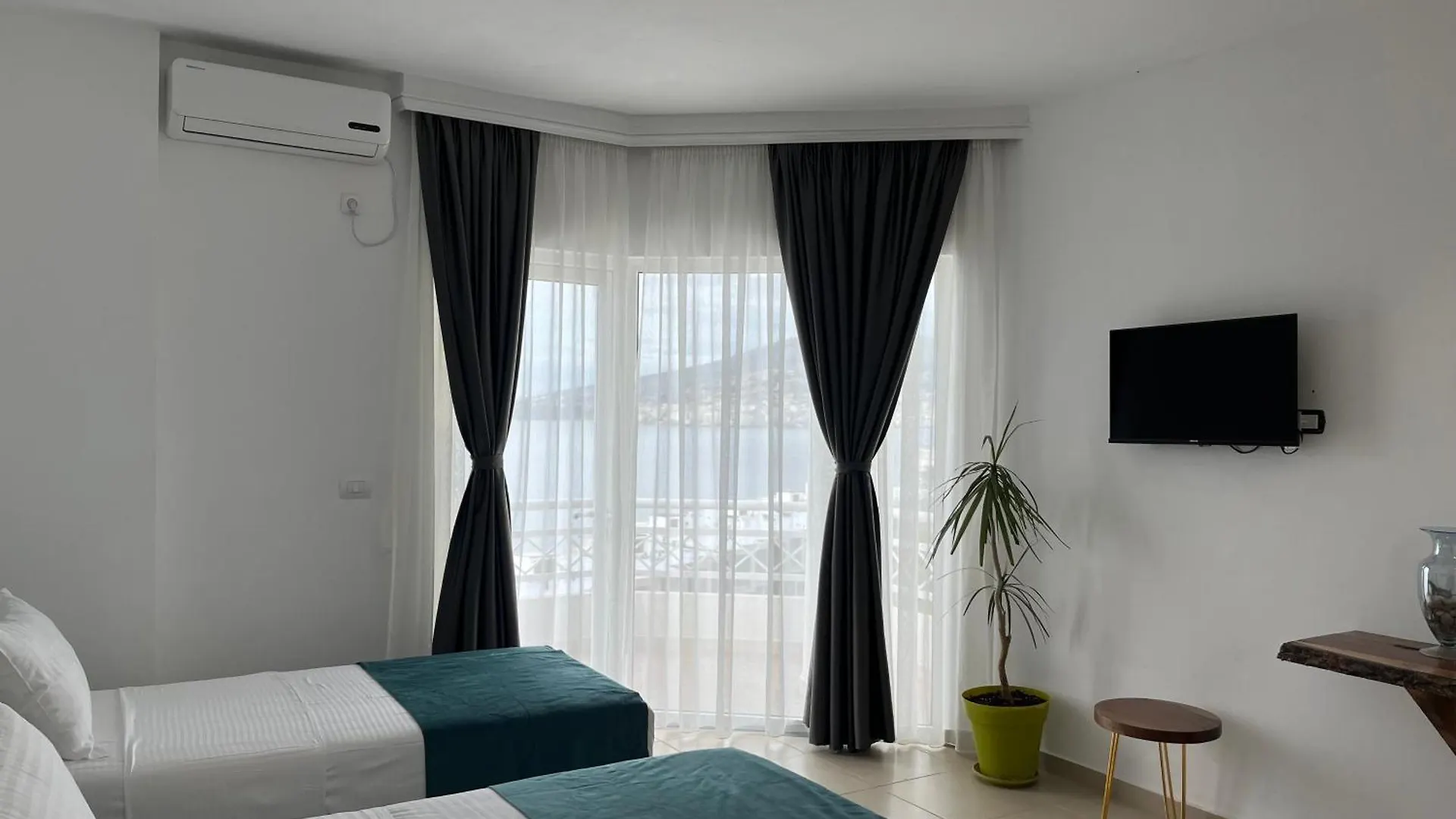 Saranda Hotel סרנדה