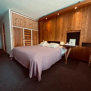 hotel-les-lores.hotels-rhonealpes.com/